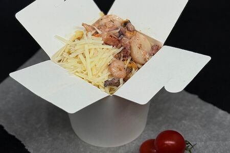 Паста с морепродуктами в сливочном соусе