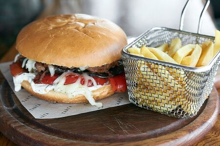 Бургер с рубленой бараниной