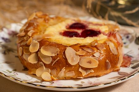  Ватрушка с малиной