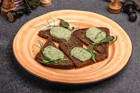 Тосты со смальцем