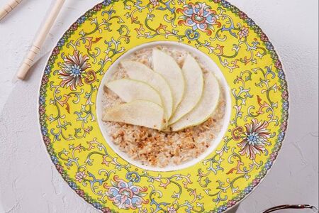 Каша овсяная с грушей на коровьем молоке