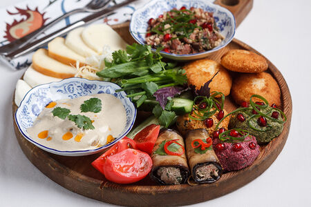 Большая грузинская тарелка