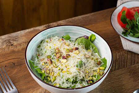 Зеленый салат с цукини