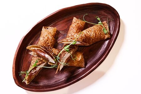 Блинчики с красной рыбой и творожным сыром