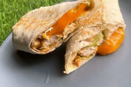 Ролл с курицей в лаваше