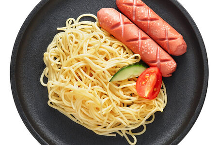 Сосиски с лапшой