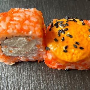 Калифорния запеченная с соусом манго-чили