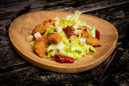 Цезарь с тигровыми креветками