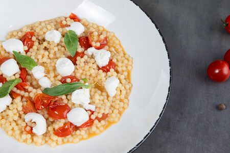 Паста птитим с томатами черри