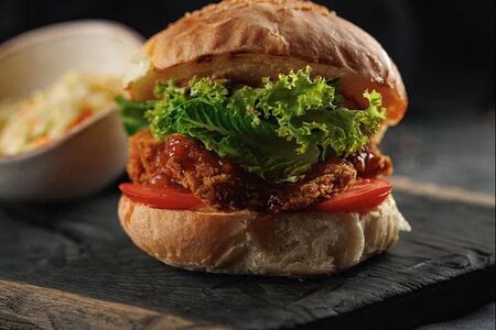 Бургер с хрустящим цыпленком