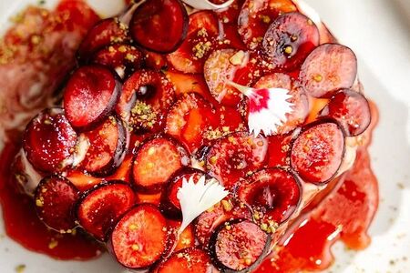 Бриошь с черешней