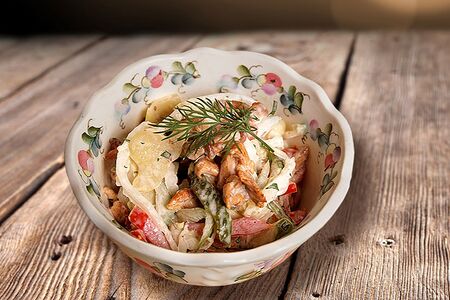 Пикантный салат с лисичками 