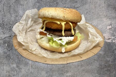 Сырный бургер 