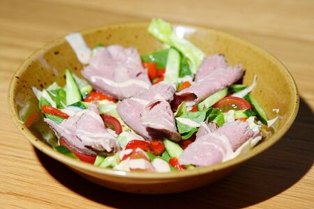 Салат с ростбифом