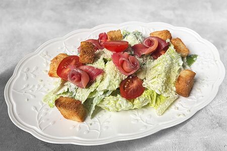Салат Цезарь с курицей