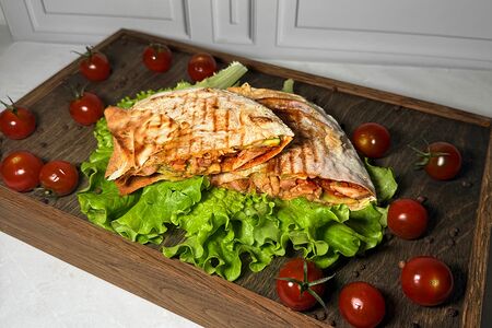 Шаурма в арабском лаваше