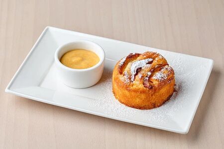 Шарлотка с персиком