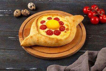 Хачапури по-аджарски с томатами черри