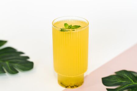 Натуральный лимонад со вкусом манго-маракуйя 