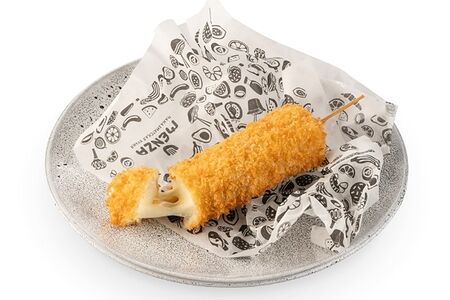 Корн-дог с сыром моцарелла