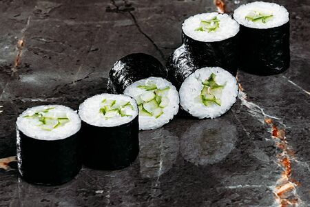 Огурец маки