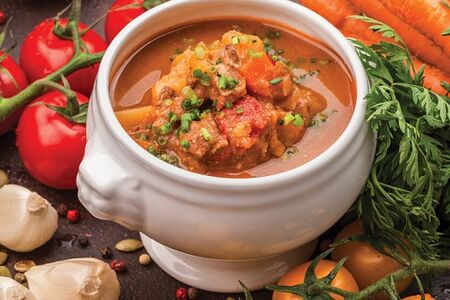 Гуляшевый суп с говядиной