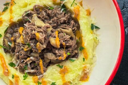 Томленая говядина с картофельной пюрешкой