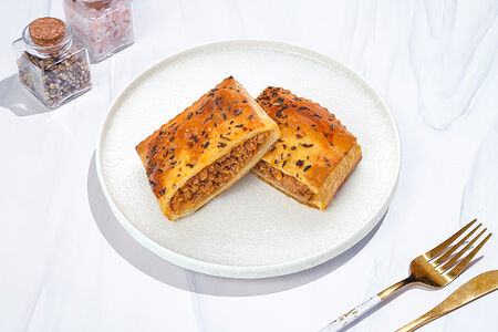 Слойка Болоньезе