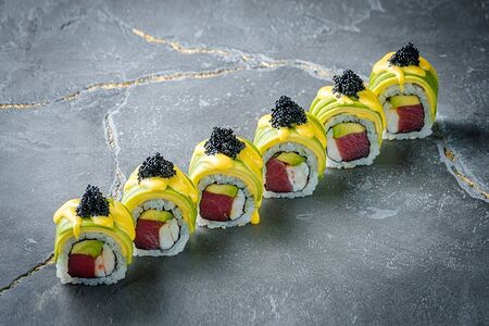 Ролл Тунец Креветка с авокадо