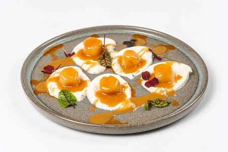 Гребешки с кремом из сельдерея с соусом бер блан