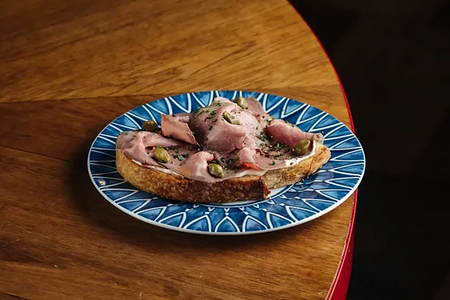 Тост Вителло тоннато