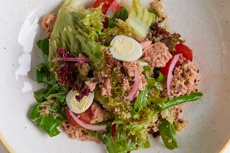 Салат с тунцом