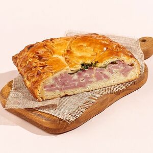 Пирог с ветчиной и сыром половинка