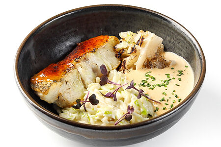 Судак с кокосовым орзо и мисо голандез