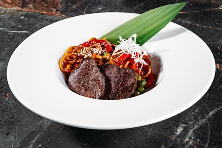 Удон с телятиной