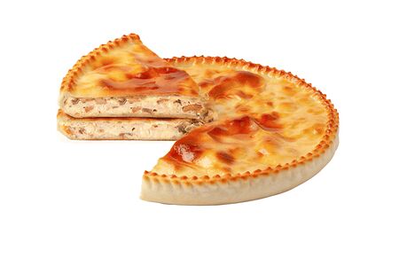Фирменный пирог с курицей, сыром и грибами