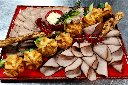 Мясные деликатесы