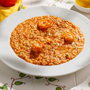 Ризотто с креветками, томатным соусом и цедрой лимона