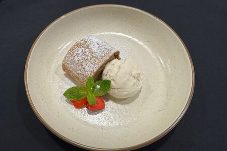 Штрудель с грушей 