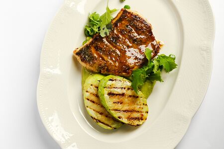 Филе судака с кремом из брокколи