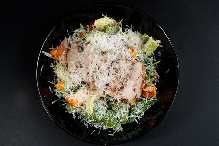 Цезарь с куриным бедром