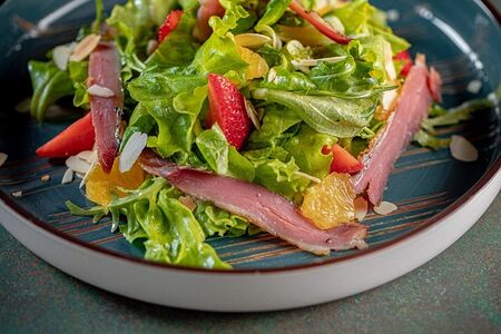 Салат с вяленой утиной грудкой