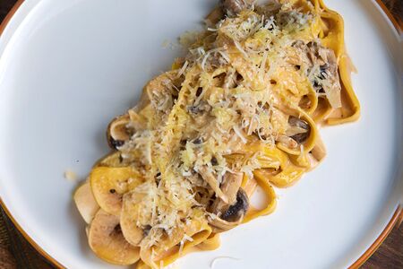 Тальятелле с куриным филе и грибами