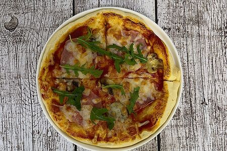 Мини-пицца с ветчиной и грибами