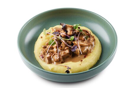 Говядина с лисичками