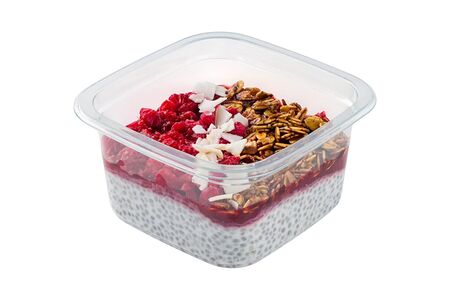 Чиа-пудинг с кокосом и малиной