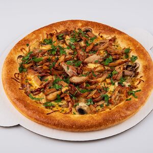 Пицца с шампиньонами и курицей