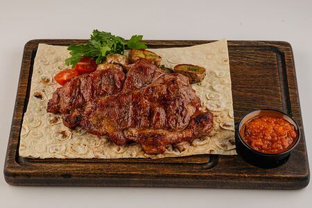 Отбивная из свинины с картофелем по-домашнему