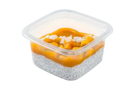 Чиа-пудинг манго-кокос