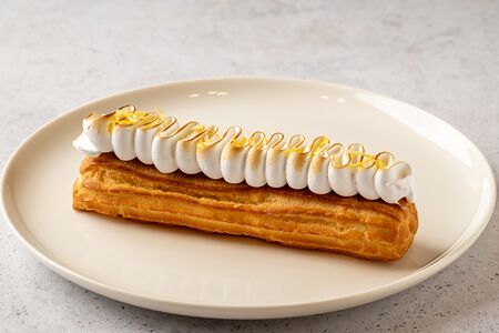 Эклер Лимонный с меренгой